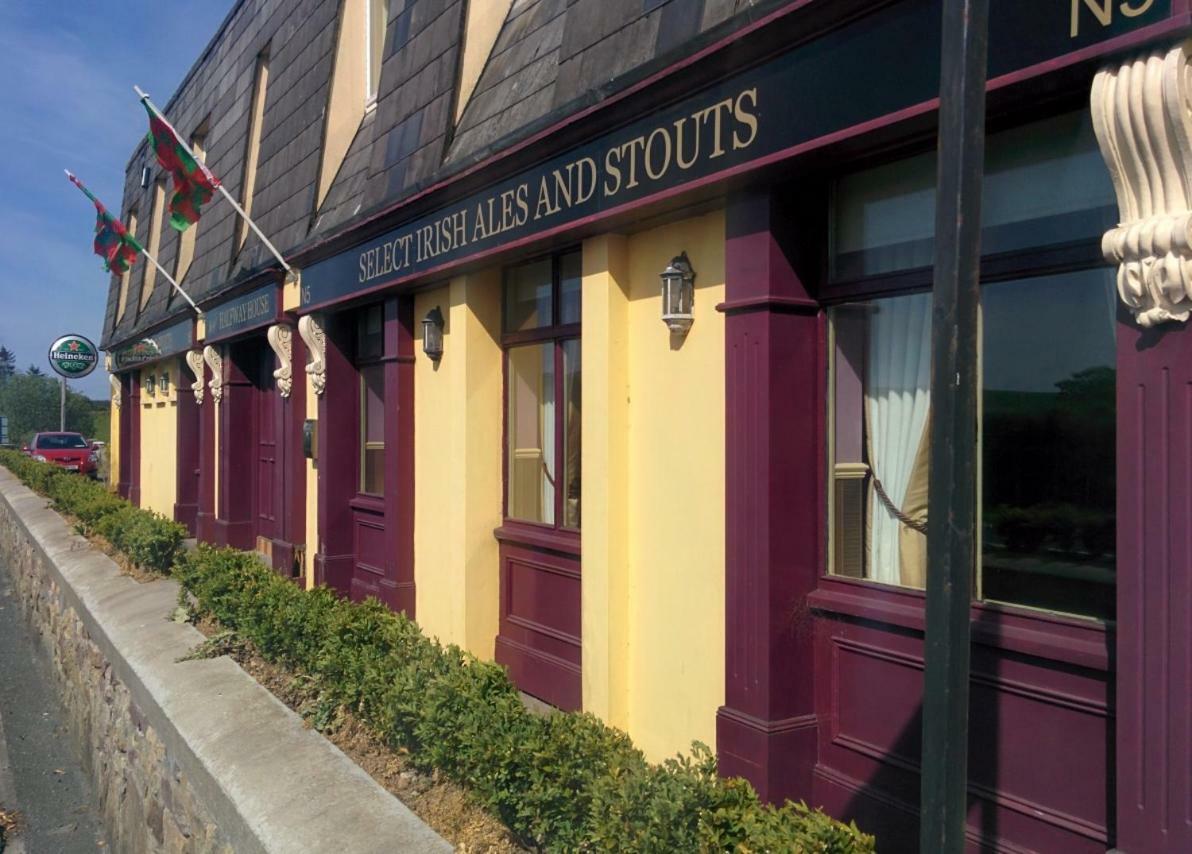 Marty'S Halfway House Hotel Westport Eksteriør billede