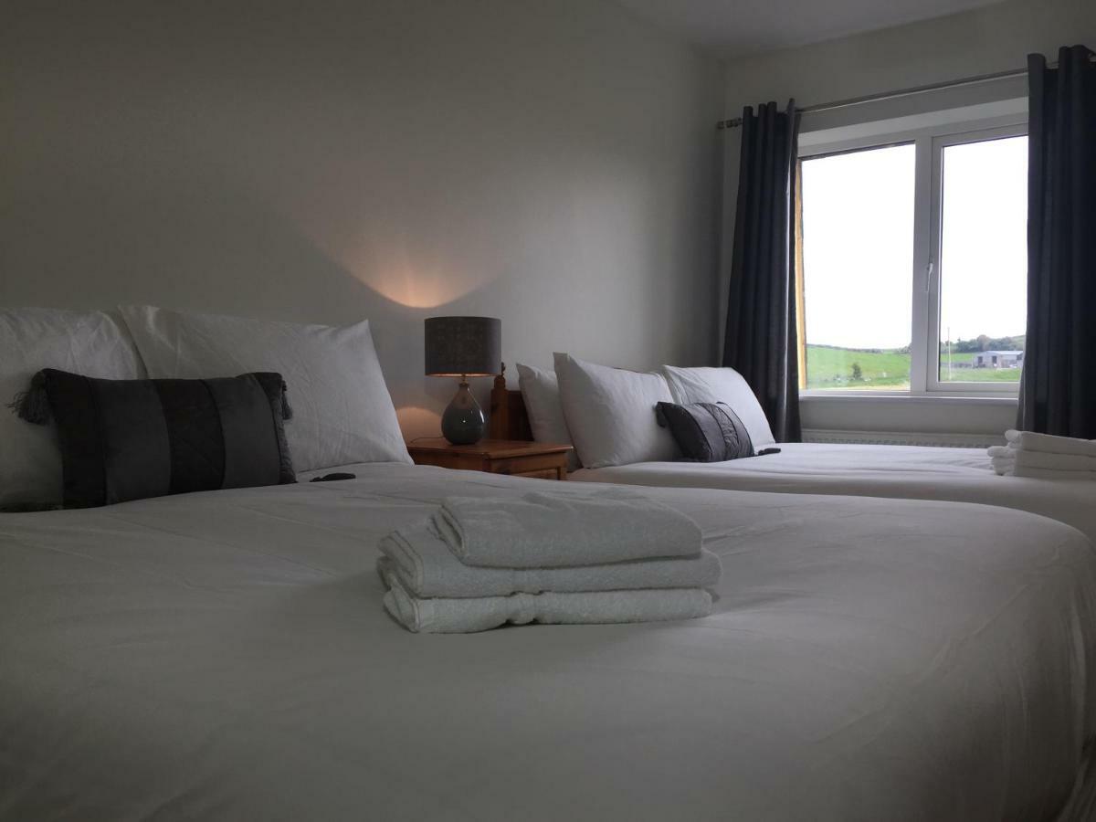 Marty'S Halfway House Hotel Westport Eksteriør billede