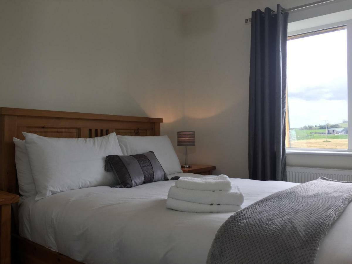 Marty'S Halfway House Hotel Westport Eksteriør billede
